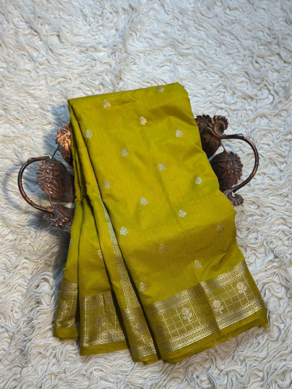 Luxurious Banarasi Silk Saree with Intricate Designs