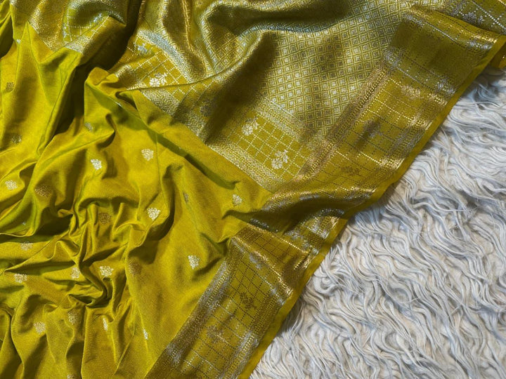 Luxurious Banarasi Silk Saree with Intricate Designs