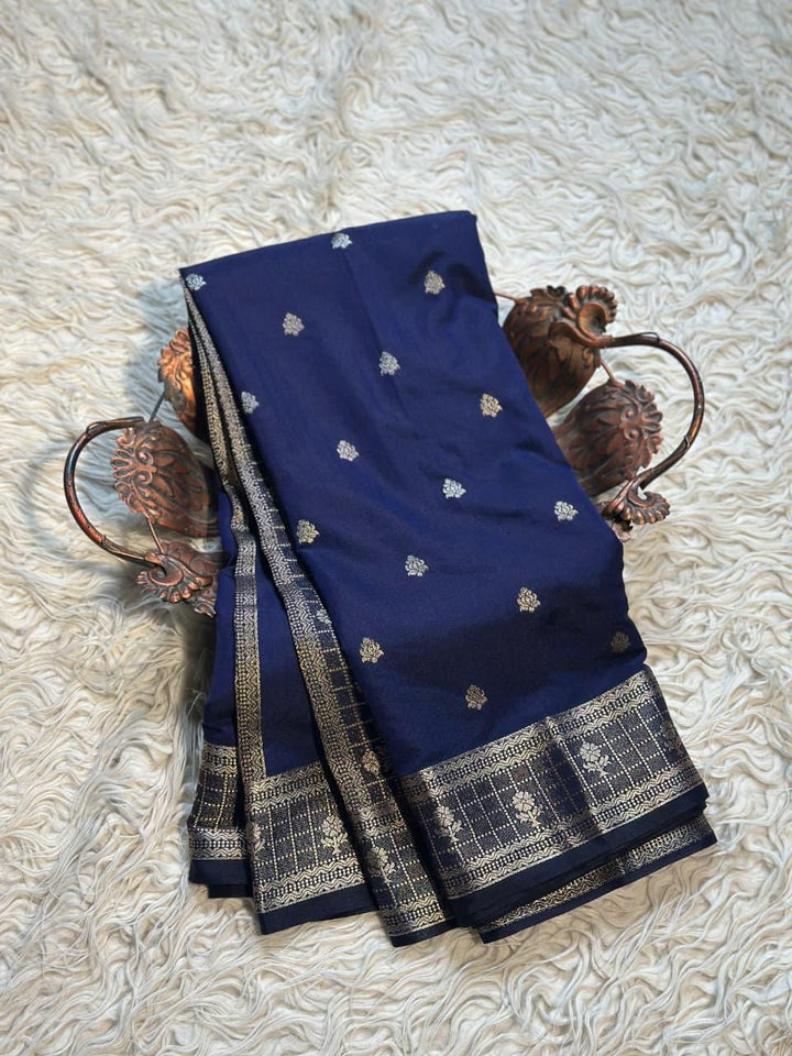 Luxurious Banarasi Silk Saree with Intricate Designs