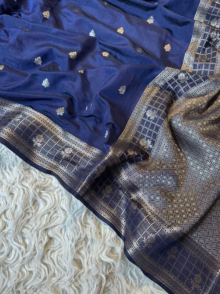 Luxurious Banarasi Silk Saree with Intricate Designs