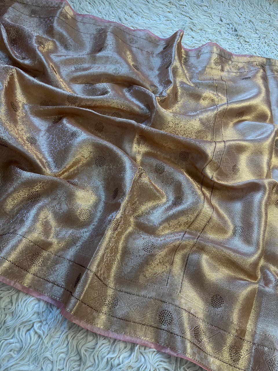 Exquisite Gold Zari Kanjivaram Silk Saree Online