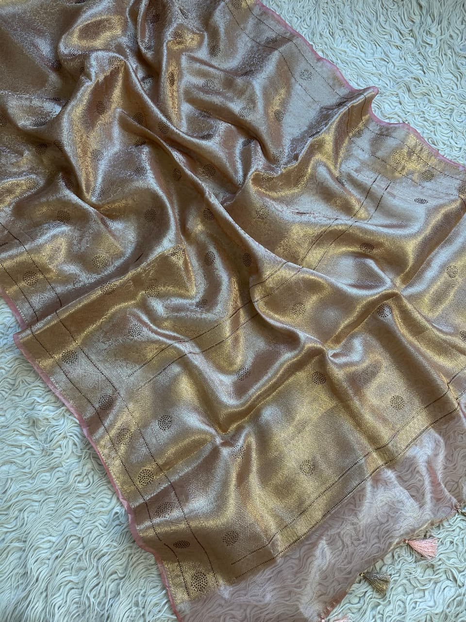 Exquisite Gold Zari Kanjivaram Silk Saree Online