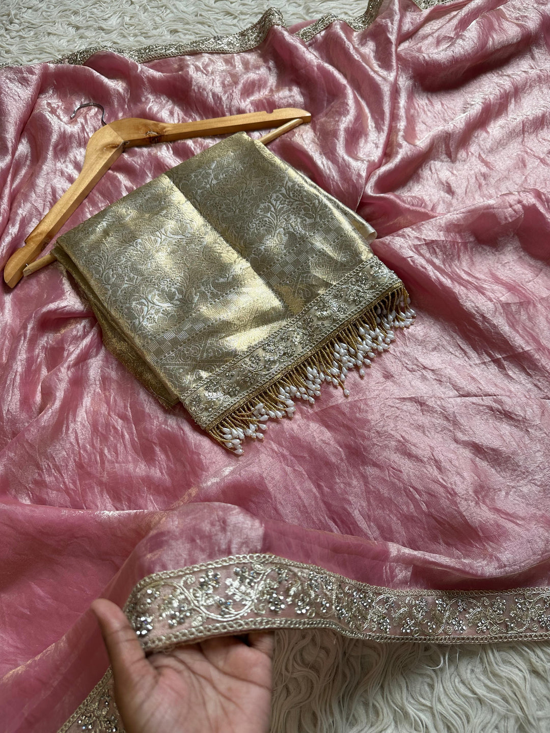 Exquisite Premium Gold Zari Tissue Silk Saree