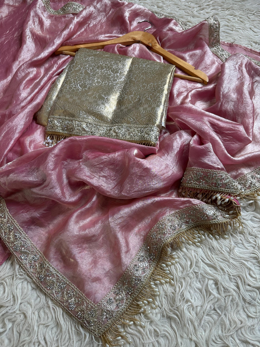 Exquisite Premium Gold Zari Tissue Silk Saree