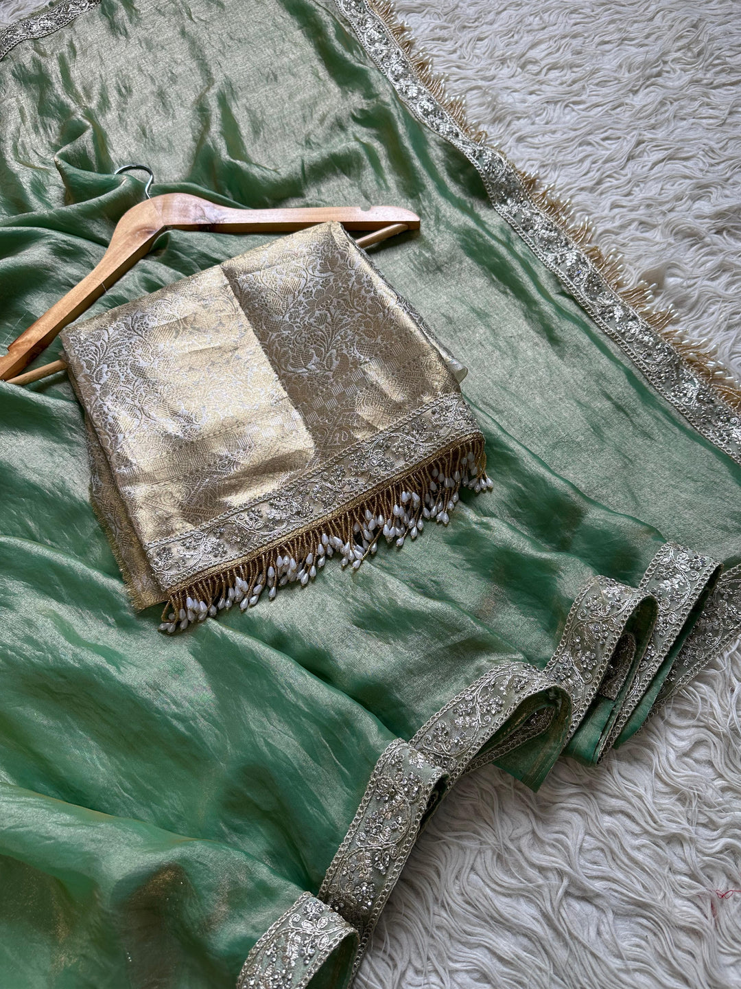 Exquisite Premium Gold Zari Tissue Silk Saree