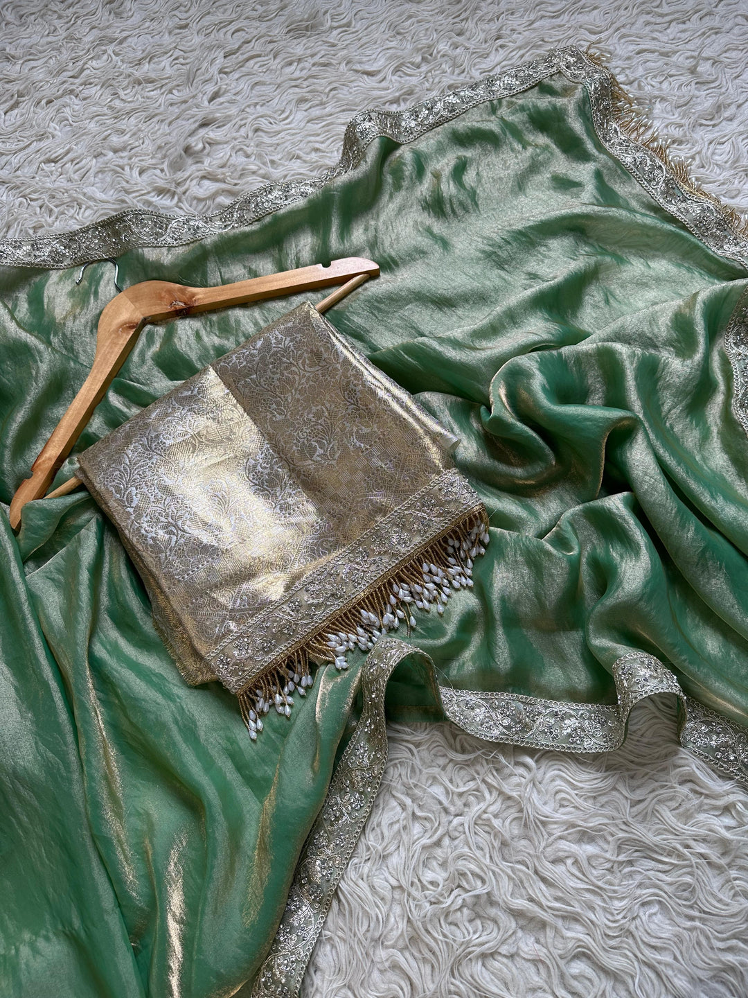 Exquisite Premium Gold Zari Tissue Silk Saree