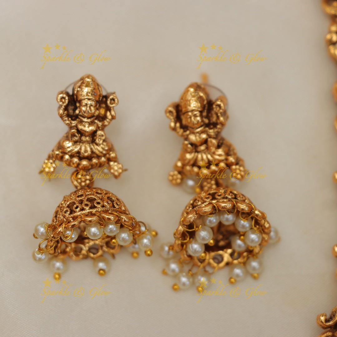Exquisite Lakshmi Bridal Necklace Set for Timeless Elegance