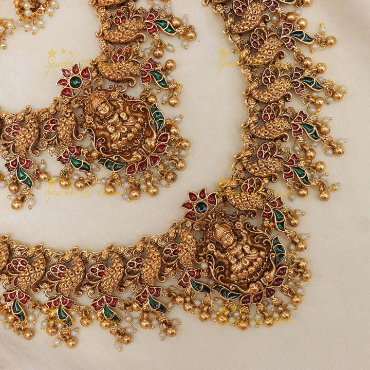 Exquisite Lakshmi Bridal Necklace Set for Timeless Elegance