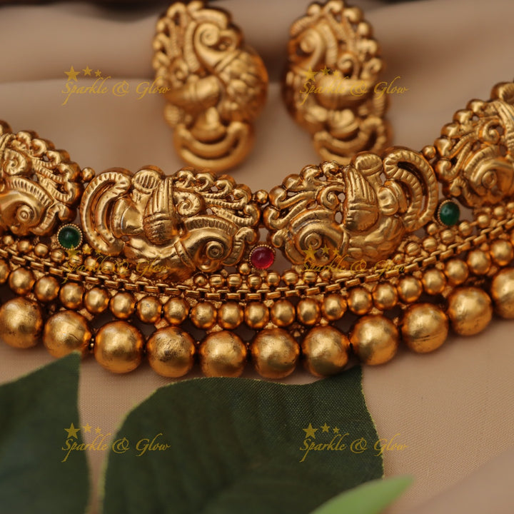 Exquisite Kemp Peacock Choker Necklace for Regal Weddings