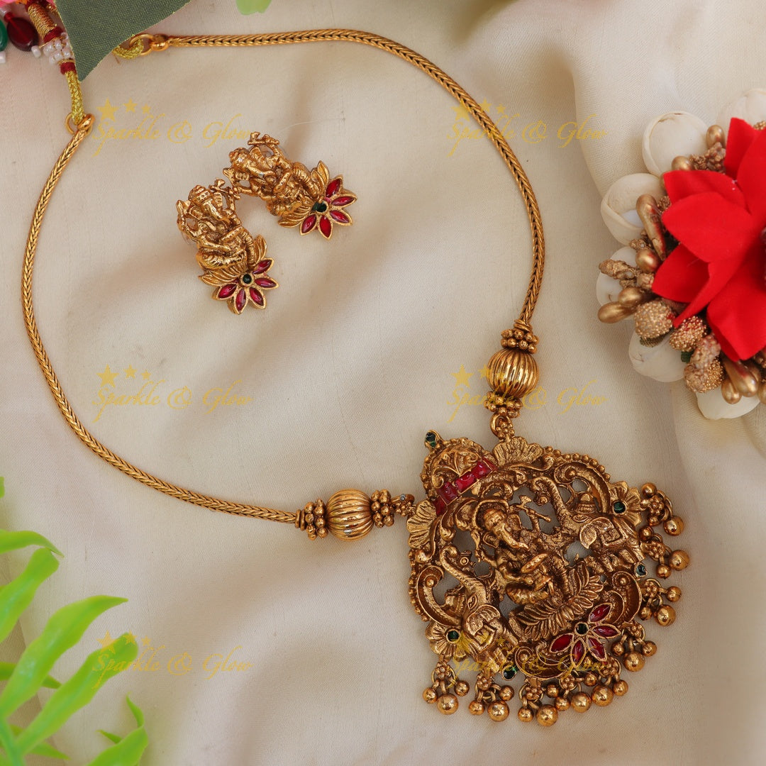 Ganesha Pendant Necklace: Festive & Elegant