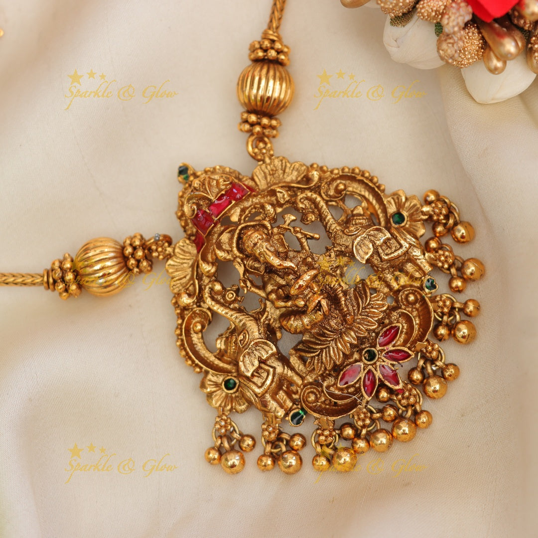 Ganesha Pendant Necklace: Festive & Elegant