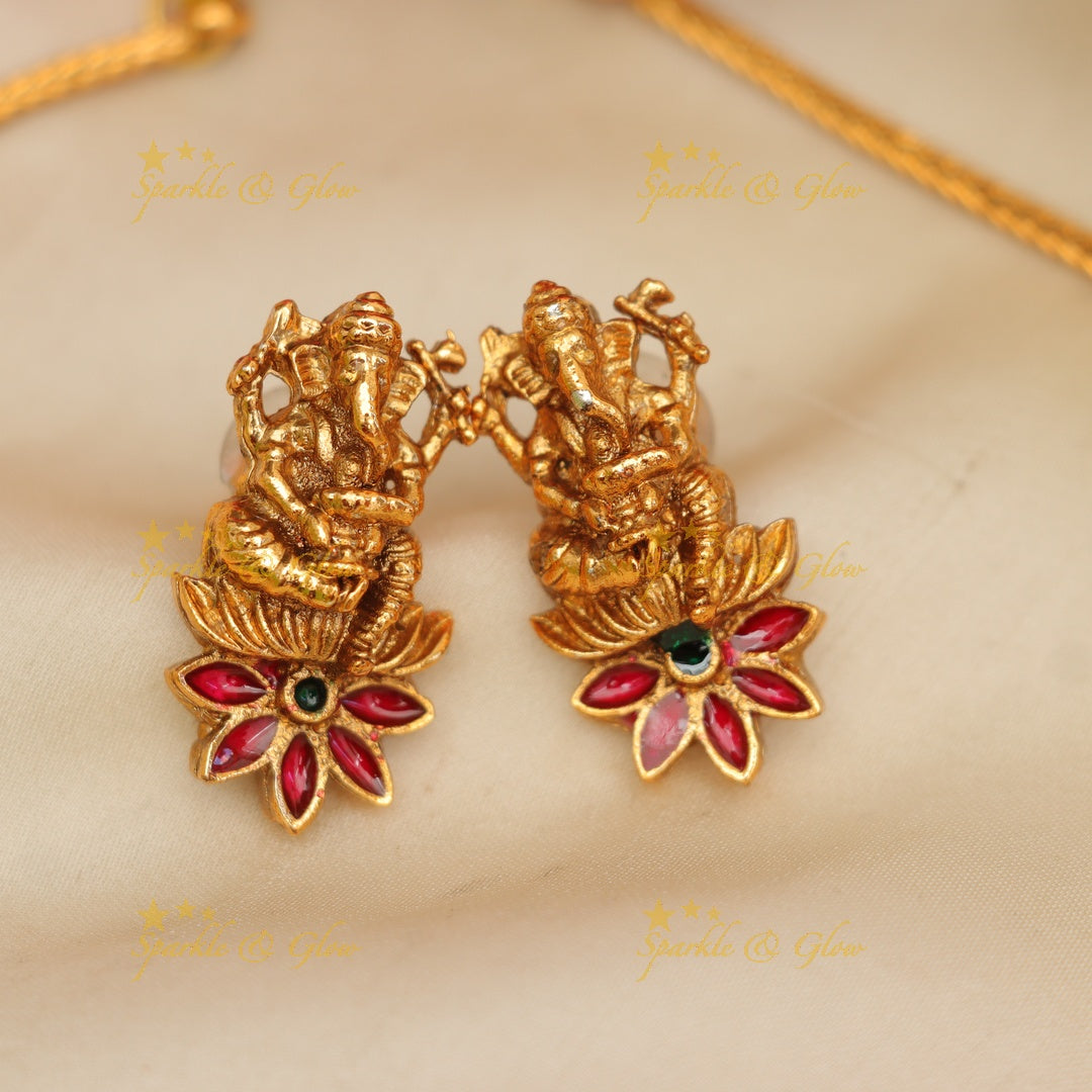 Ganesha Pendant Necklace: Festive & Elegant