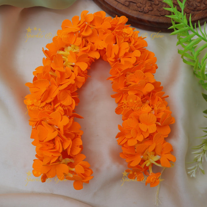 Elevate Your Festive Look with Kanakambara Gajra 1 Mollam