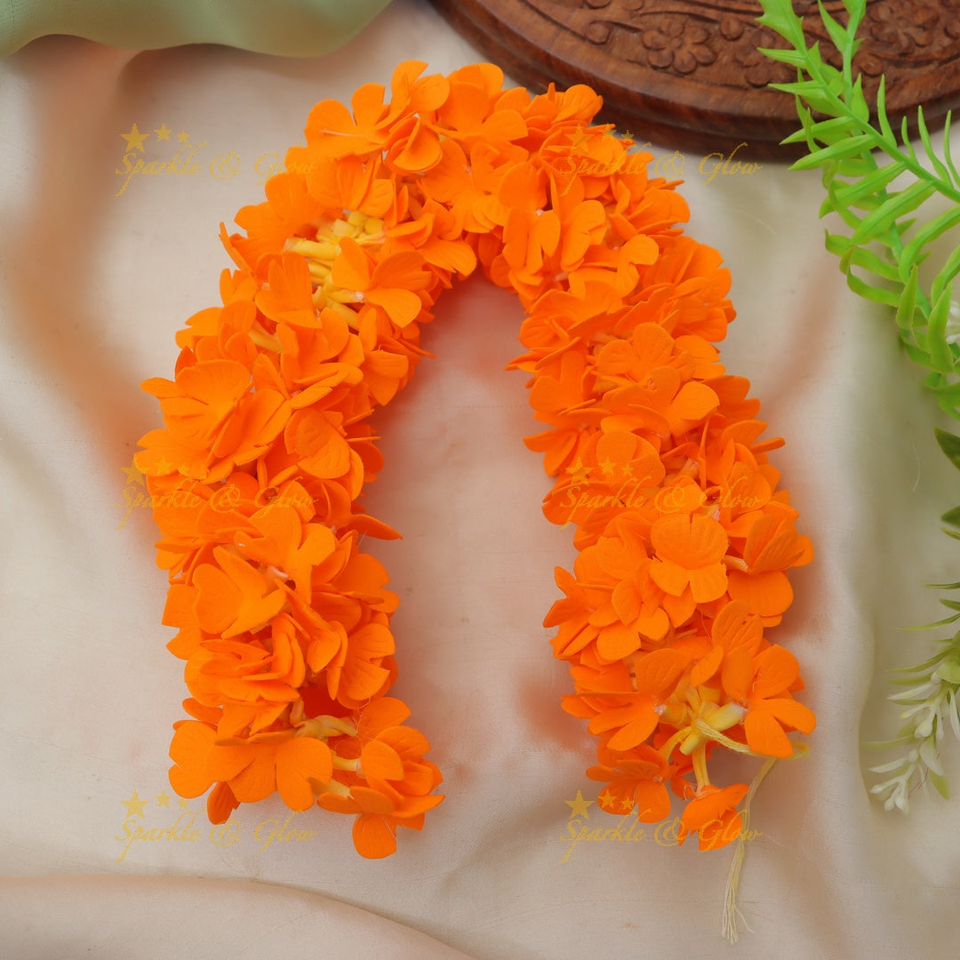 Elevate Your Festive Look with Kanakambara Gajra 1 Mollam