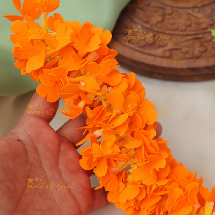 Elevate Your Festive Look with Kanakambara Gajra 1 Mollam