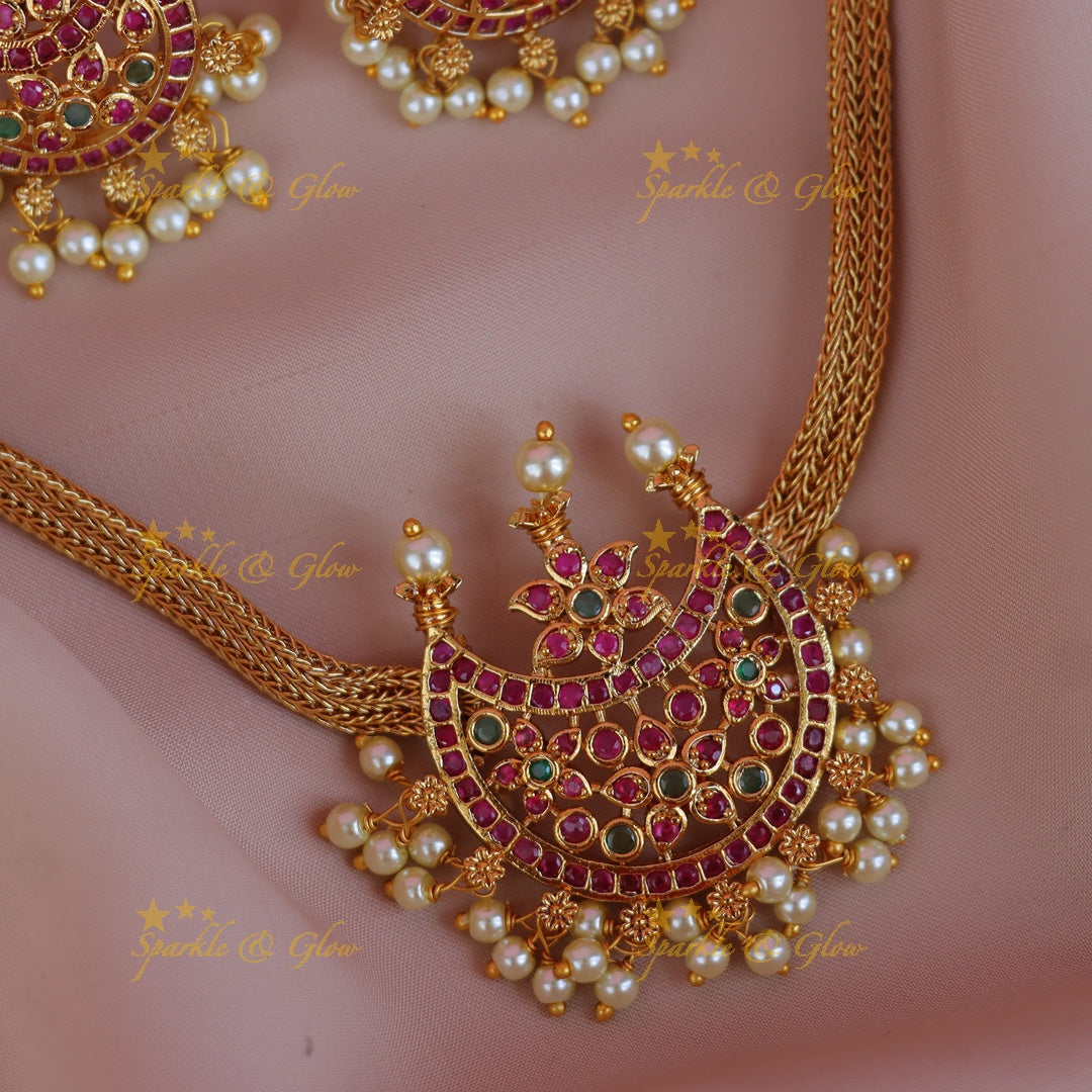 Glamorous Half Moon Pearl Necklace for Celebrations