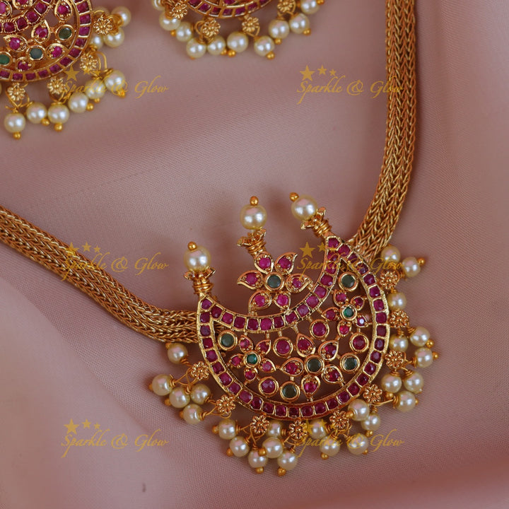 Glamorous Half Moon Pearl Necklace for Celebrations