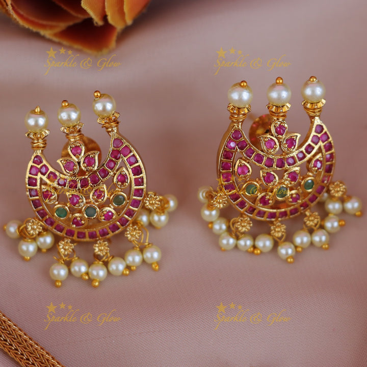 Glamorous Half Moon Pearl Necklace for Celebrations