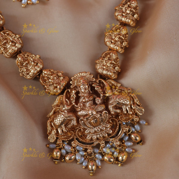 Radiant Lakshmi Temple Necklace - Festive Glamour