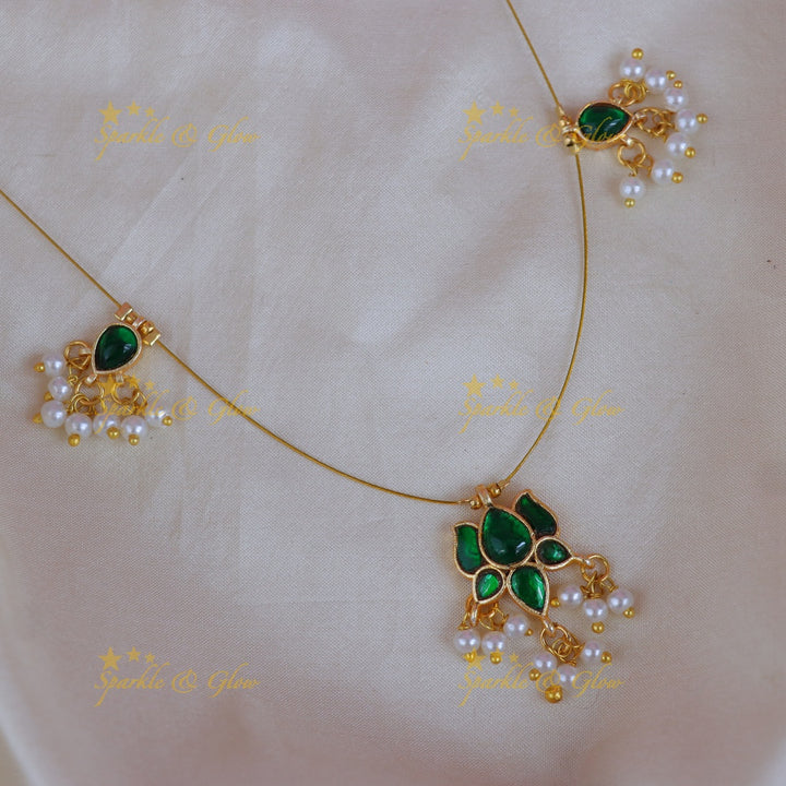 Exquisite Gold Pearl Floral Necklace - New Arrival
