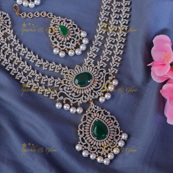 Exquisite Gold-Plated Necklace & Tikka Set for Weddings