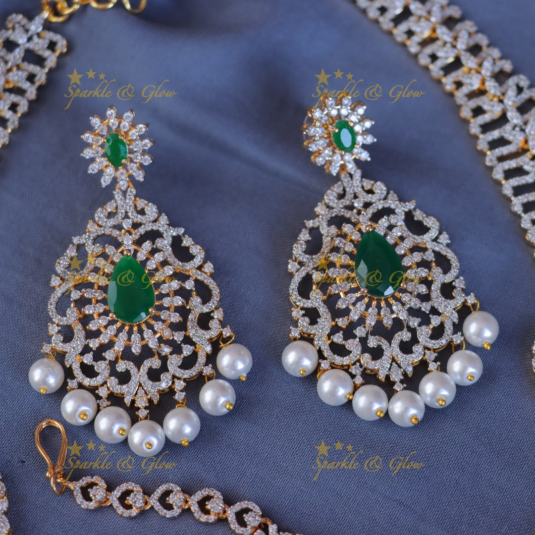 Exquisite Gold-Plated Necklace & Tikka Set for Weddings