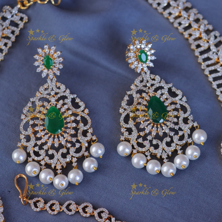 Exquisite Gold-Plated Necklace & Tikka Set for Weddings