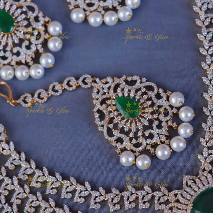 Exquisite Gold-Plated Necklace & Tikka Set for Weddings