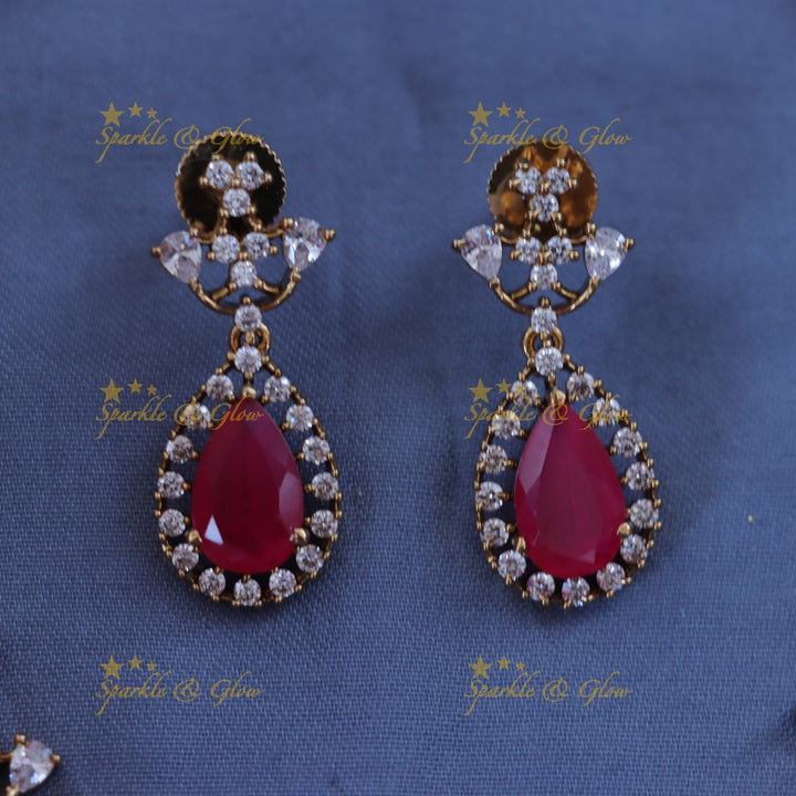 Radiant Floral Leaf Necklace & Earring Set - New Arrival