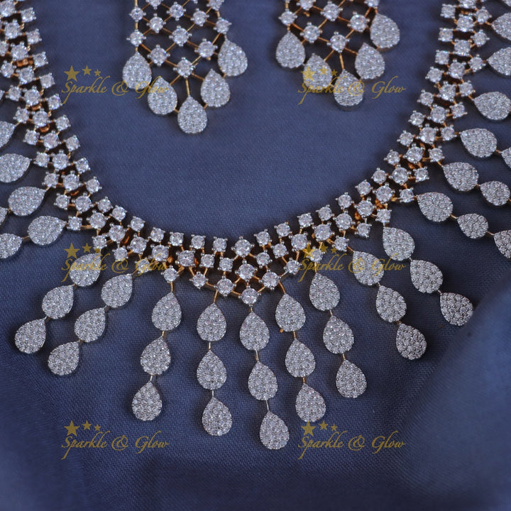 Dazzling Gold Necklace Set with Intricate Drops