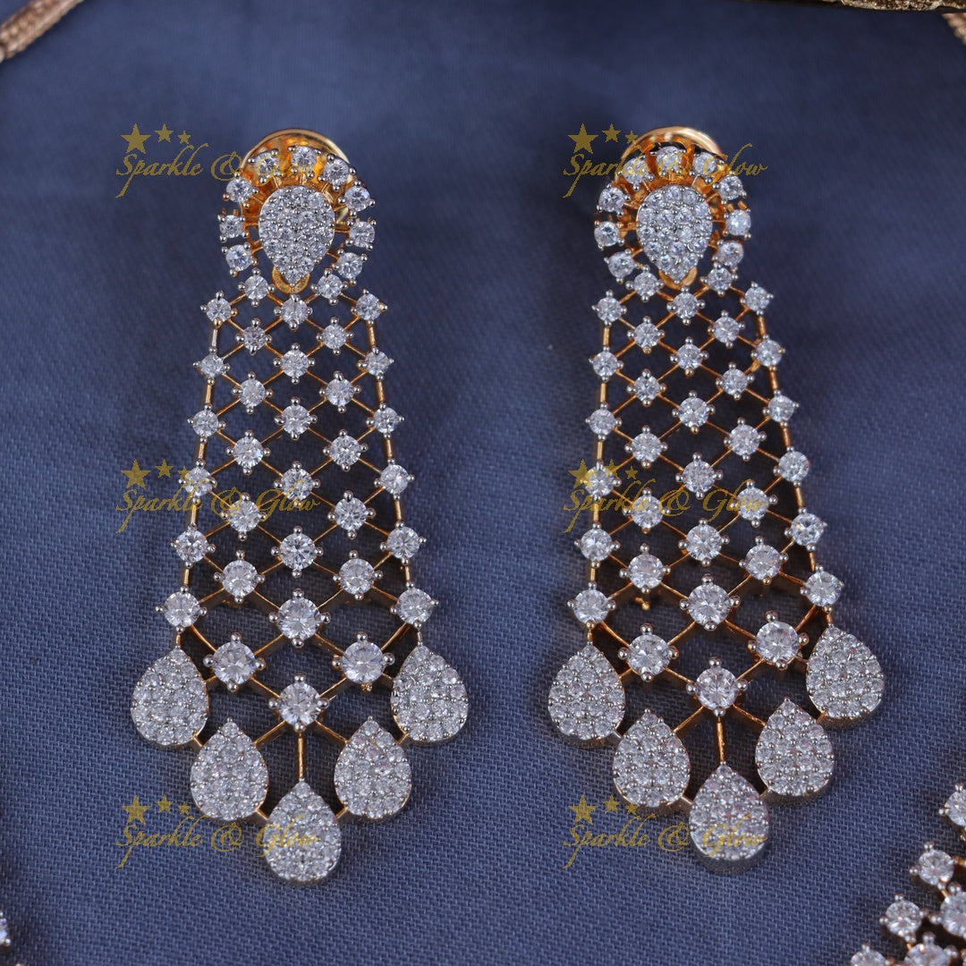 Dazzling Gold Necklace Set with Intricate Drops