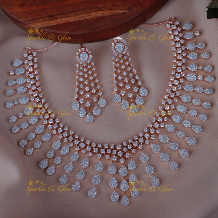 Dazzling Gold Necklace Set with Intricate Drops