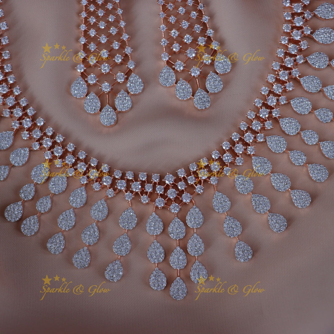 Dazzling Gold Necklace Set with Intricate Drops