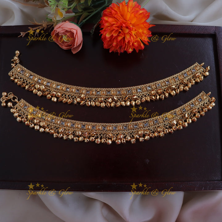 Festive Gold Anklet for Elegance & Celebration