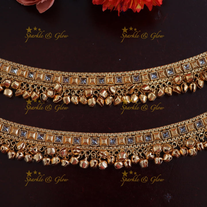 Festive Gold Anklet for Elegance & Celebration