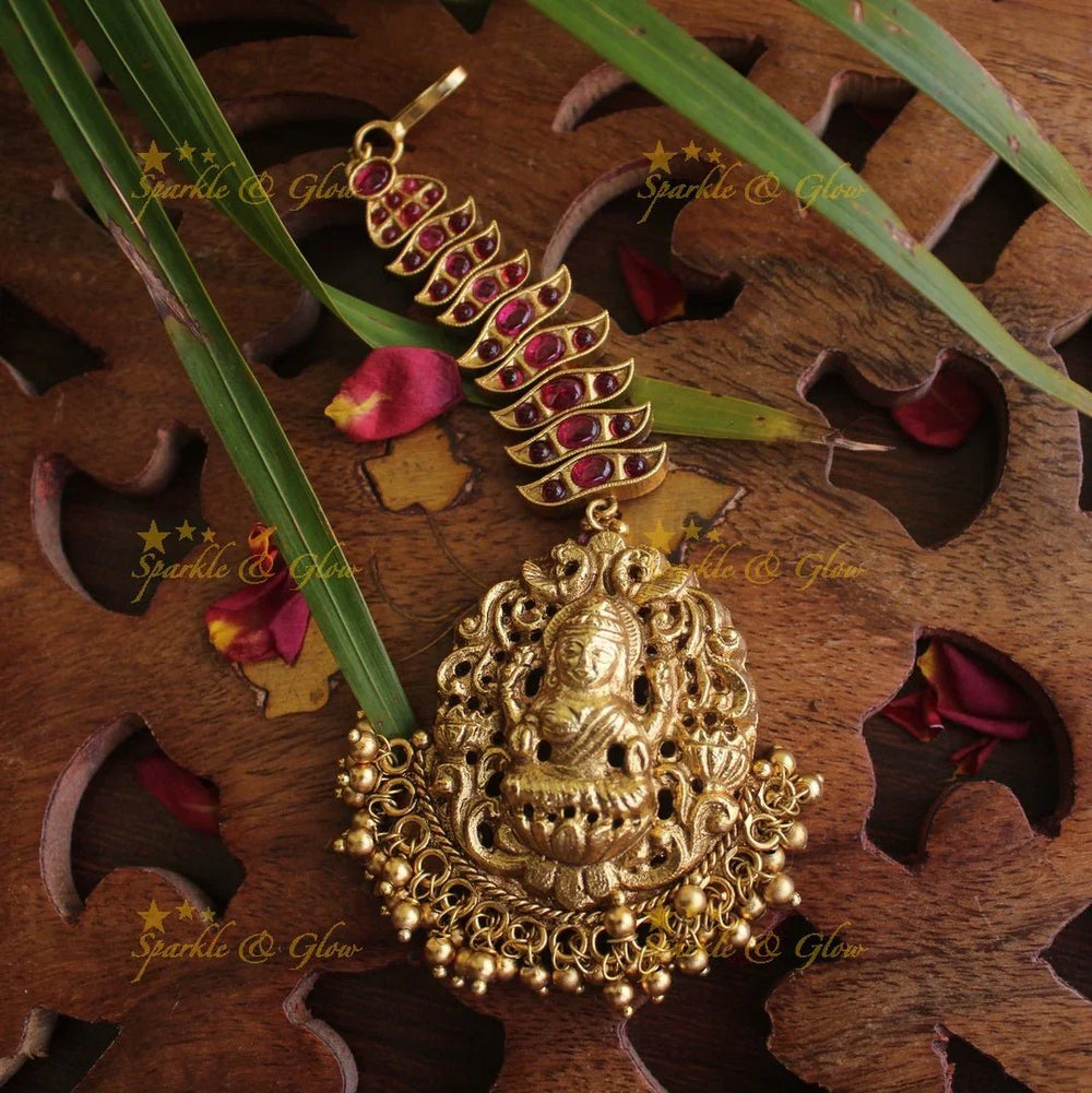 Gold alike Lakshmi single line maang tikka - Kemp Gold - Sparkle and Glow