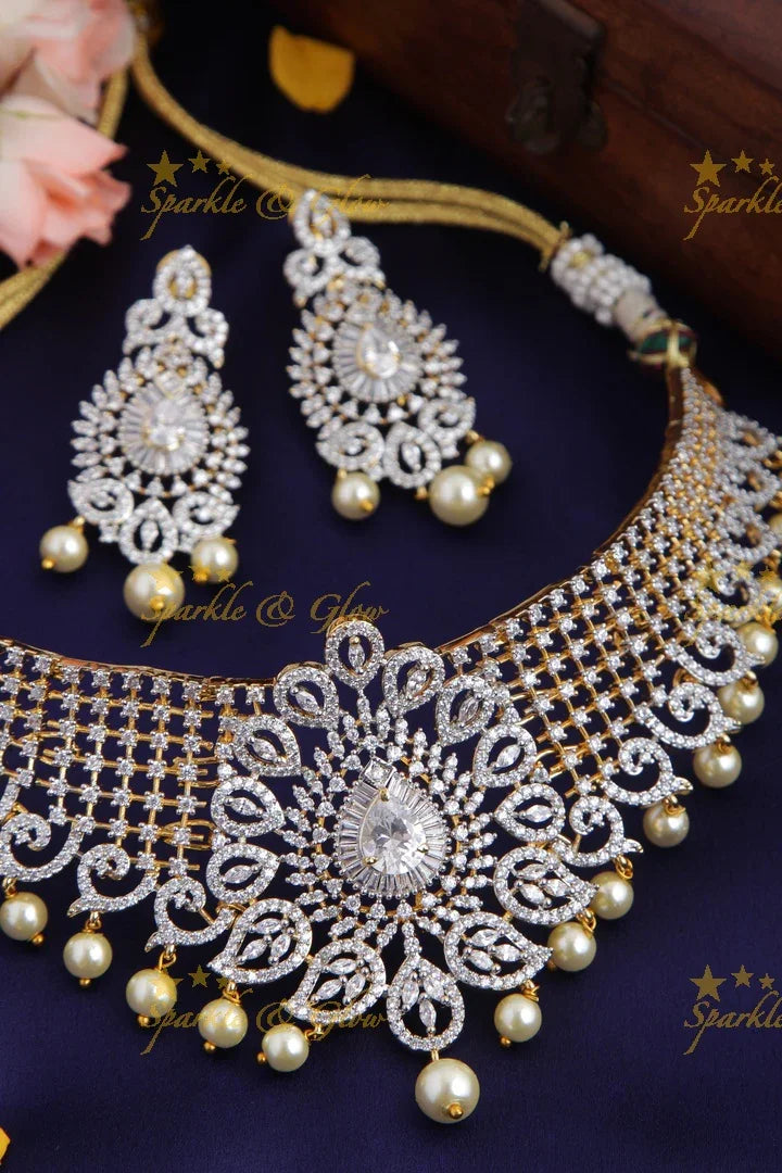 Gold polish Ad Choker - Sparkle and Glow