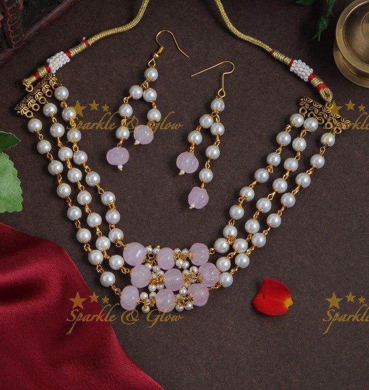 Beautiful Pearl choker with light violet beads - Sparkle and Glow