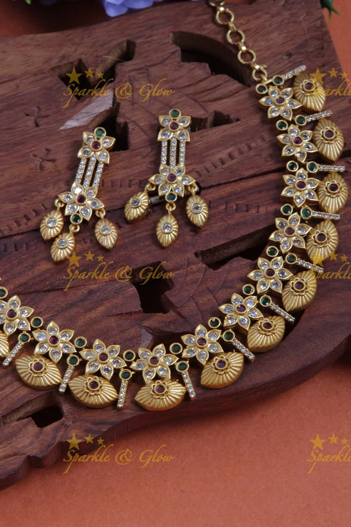 Gold alike Floral eye shaped necklace - Sparkle and Glow