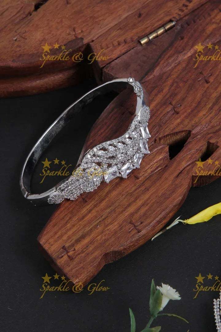 Beautiful silver short western ad necklace with bracelet and ring - Sparkle and Glow