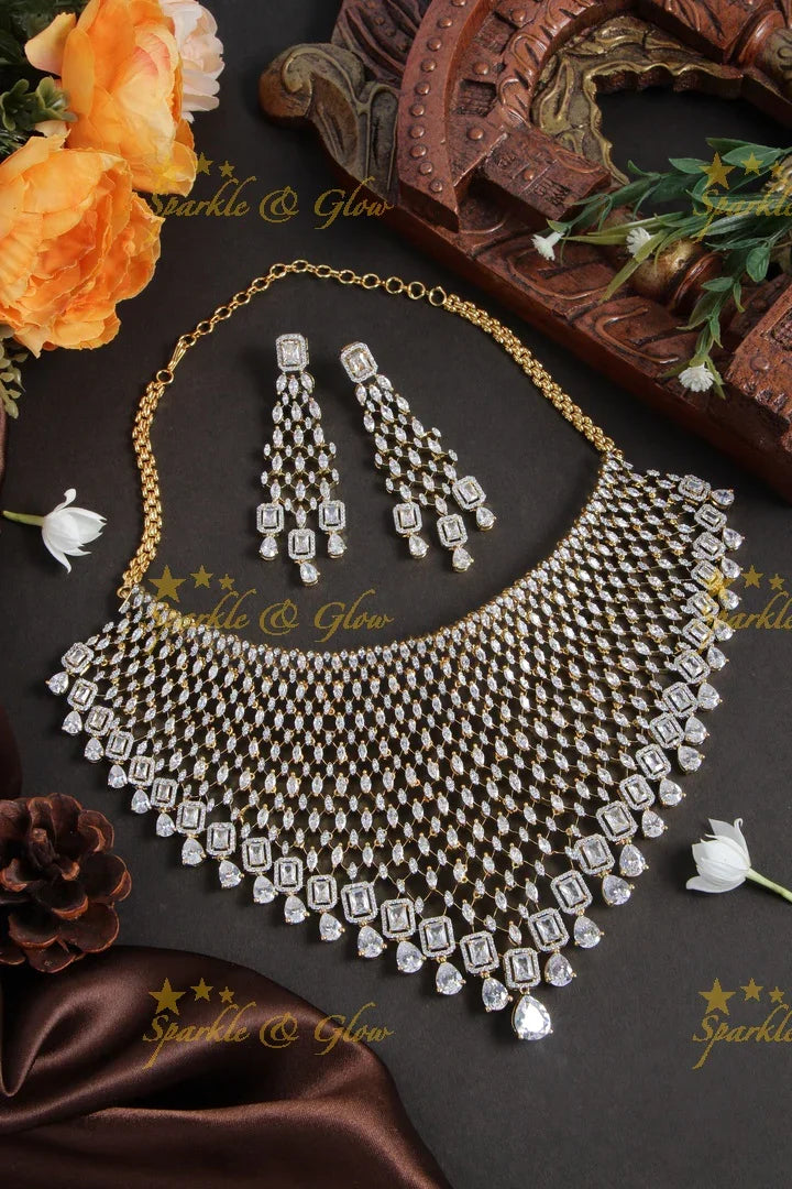 Gold polish Stunning AD choker - Sparkle and Glow