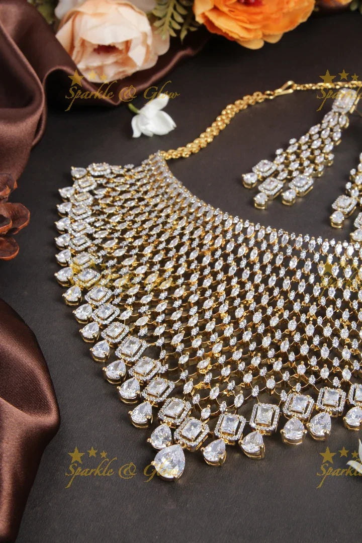 Gold polish Stunning AD choker - Sparkle and Glow