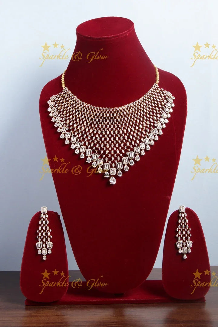 Gold polish Stunning AD choker - Sparkle and Glow