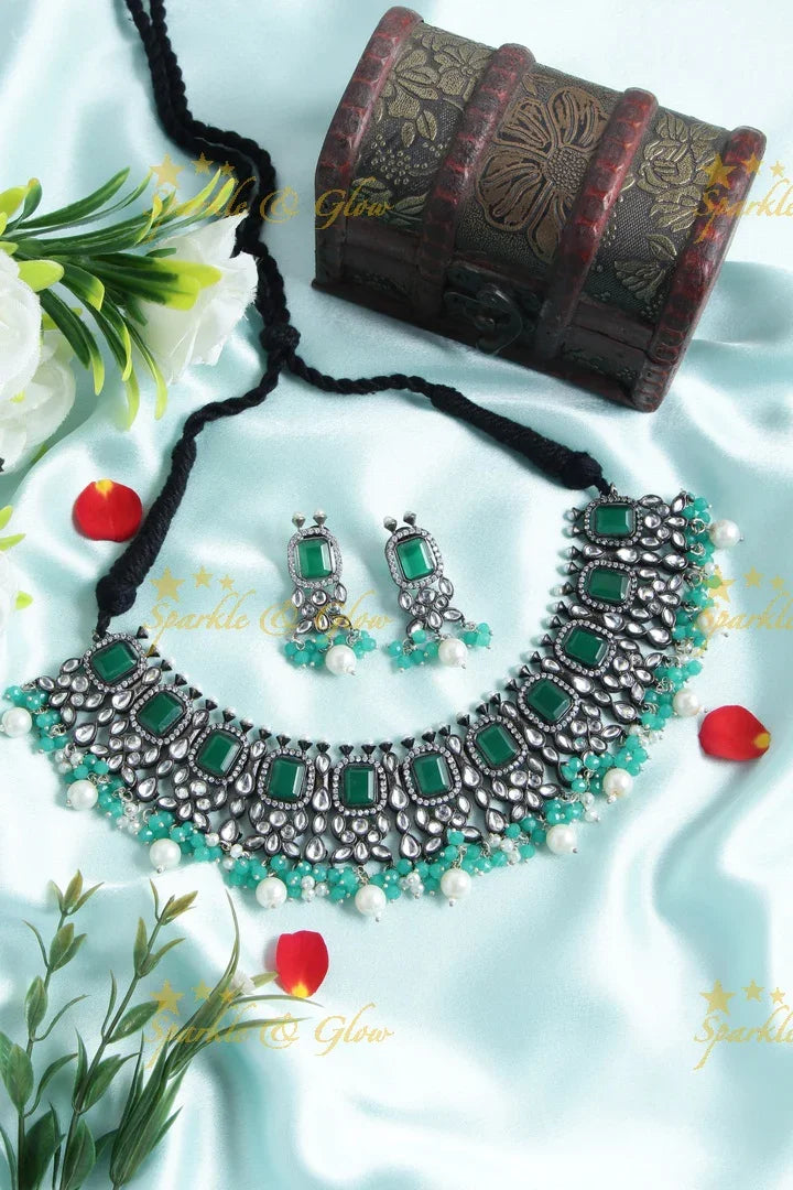 Green Back Thread Black Metal Green Stone Silver Necklace