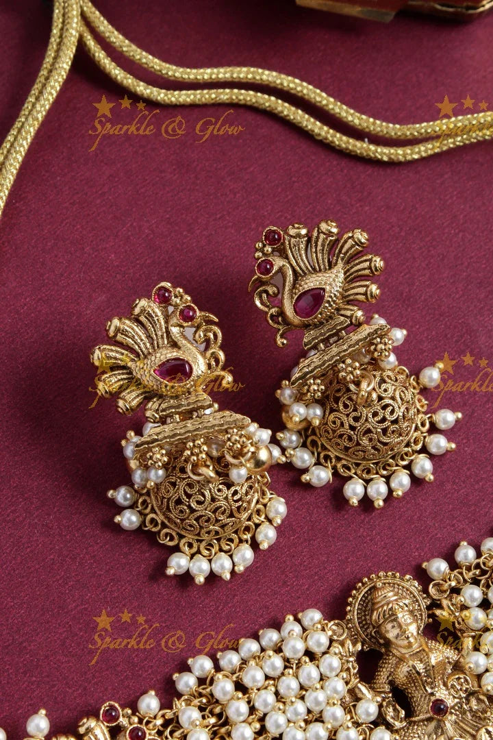 Beautifull Pearl cluster Lakshmi choker - Sparkle and Glow