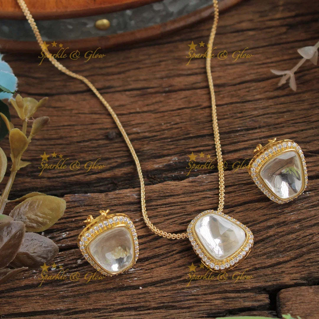 Stunning Pendent Chain with white stone - Sparkle and Glow