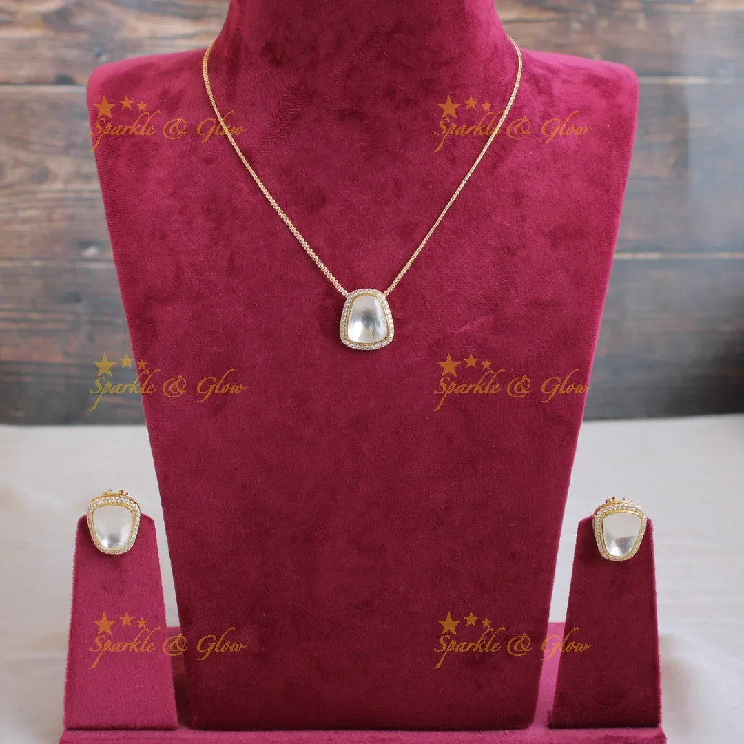 Stunning Pendent Chain with white stone - Sparkle and Glow