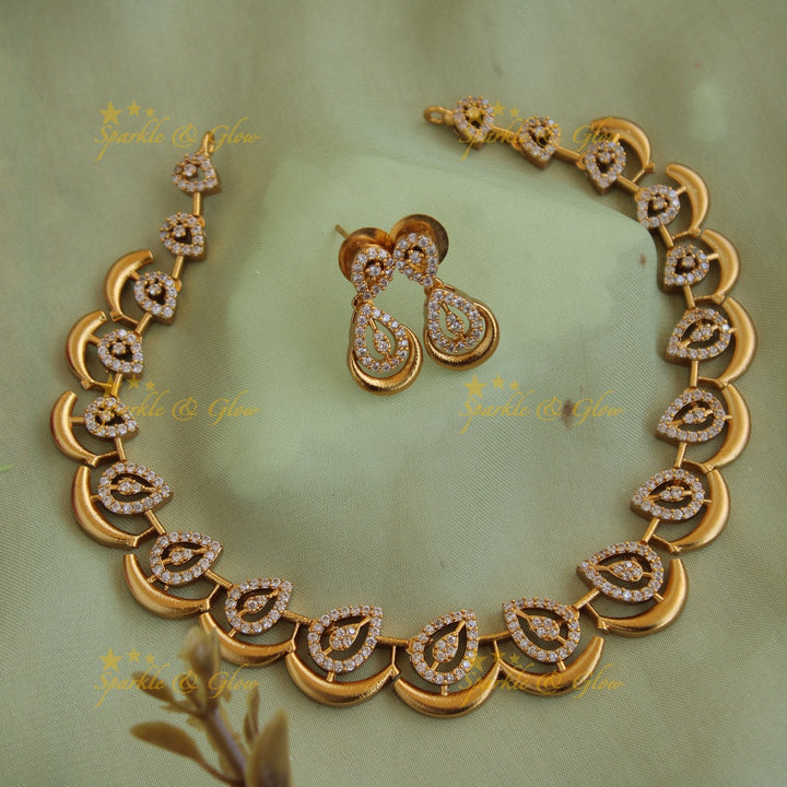 Statement Leaf design AD short necklace - white