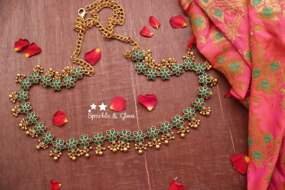 Flowe design Kemp stones hip chain with gold beads - Sparkle and Glow