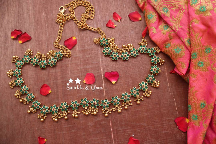 Flowe design Kemp stones hip chain with gold beads